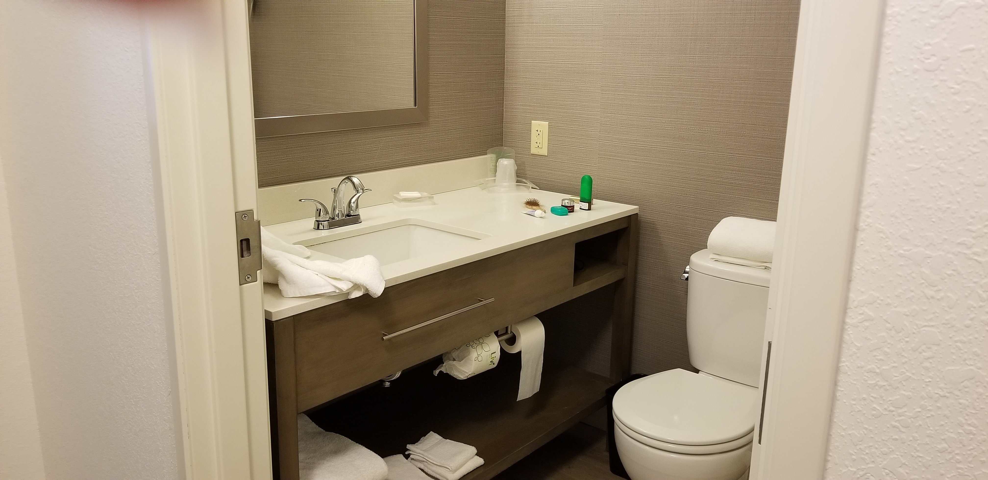 Holiday Inn & Suites Bloomington-airport By IHG-浴室