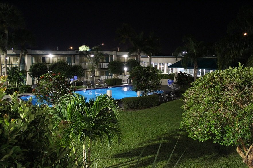 Best Western Downtown Stuart-泳池