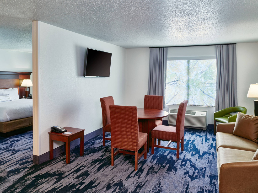 底特律利沃尼亚费尔菲尔德客栈主图