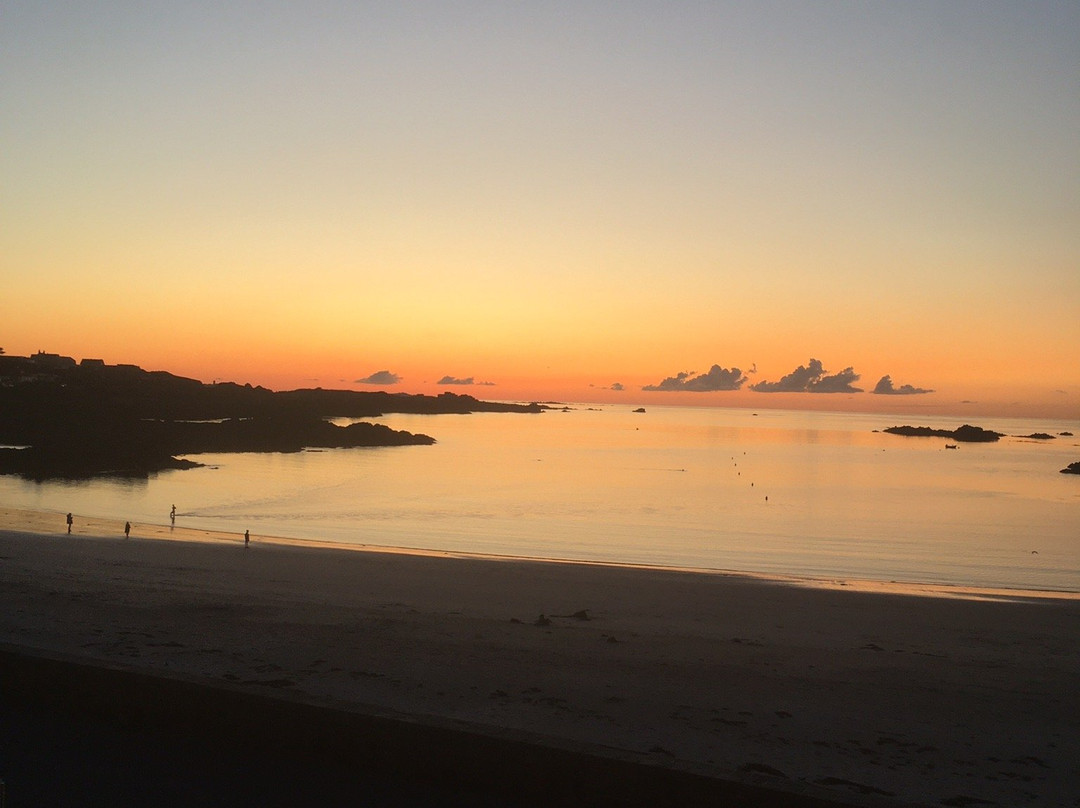 Cobo Bay-Castel必去景点