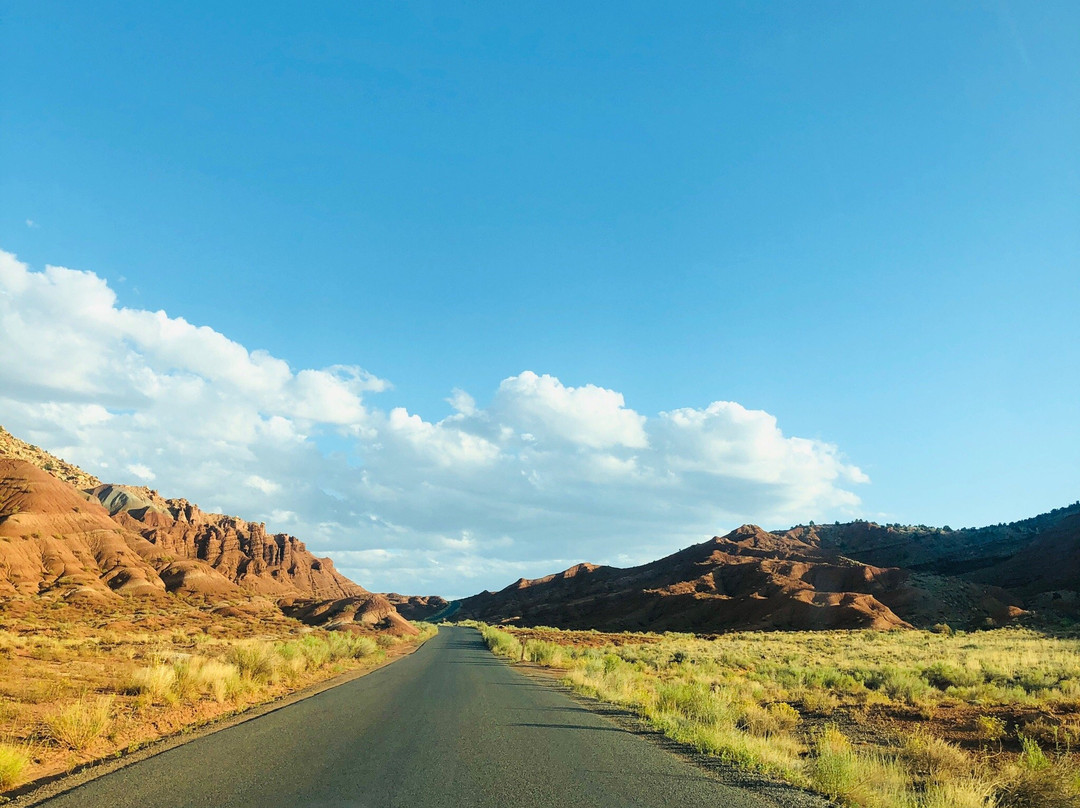 Notom Road Scenic Backway-圆顶礁国家公园必去景点