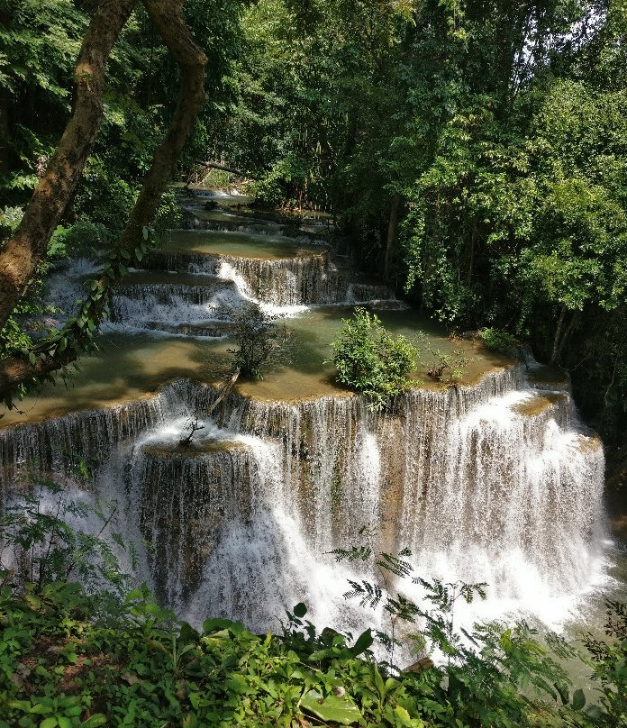 Huay Mae Khamin Waterfalls景点图片