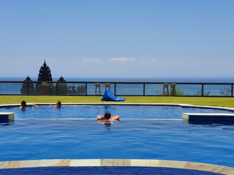 巴厘岛蓝宝海景别墅主图