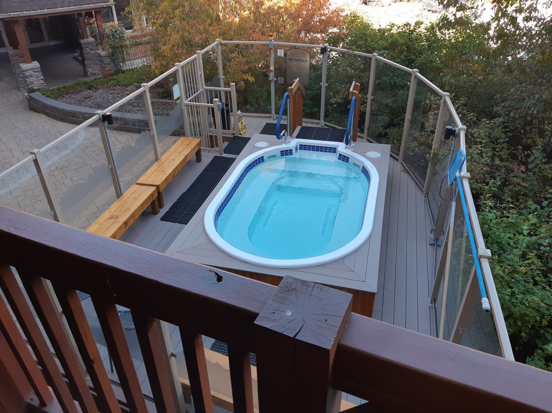 鹰冠山林小屋酒店主图