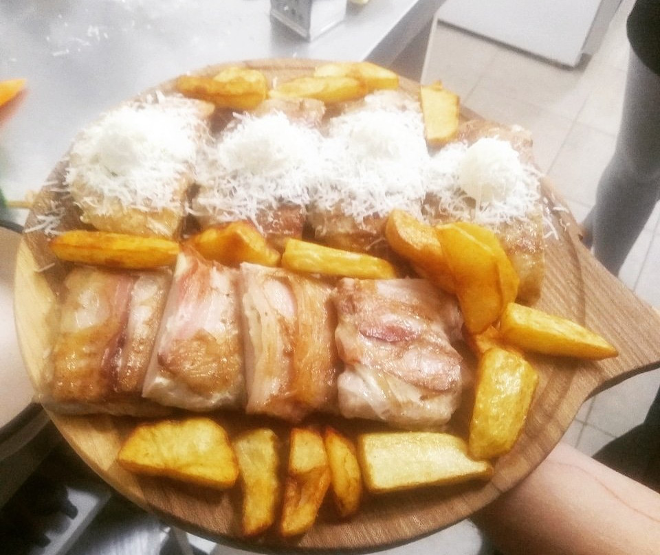Kafana Mali Pevac