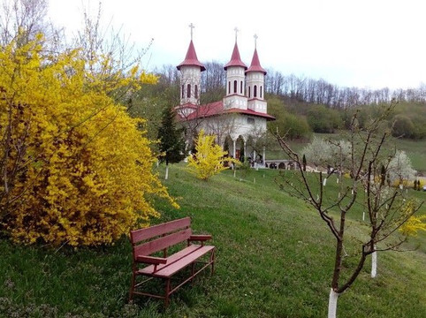 Manastirea Stramba-Hida必去景点