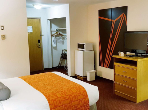 Howard Johnson by Wyndham Fort St. John主图