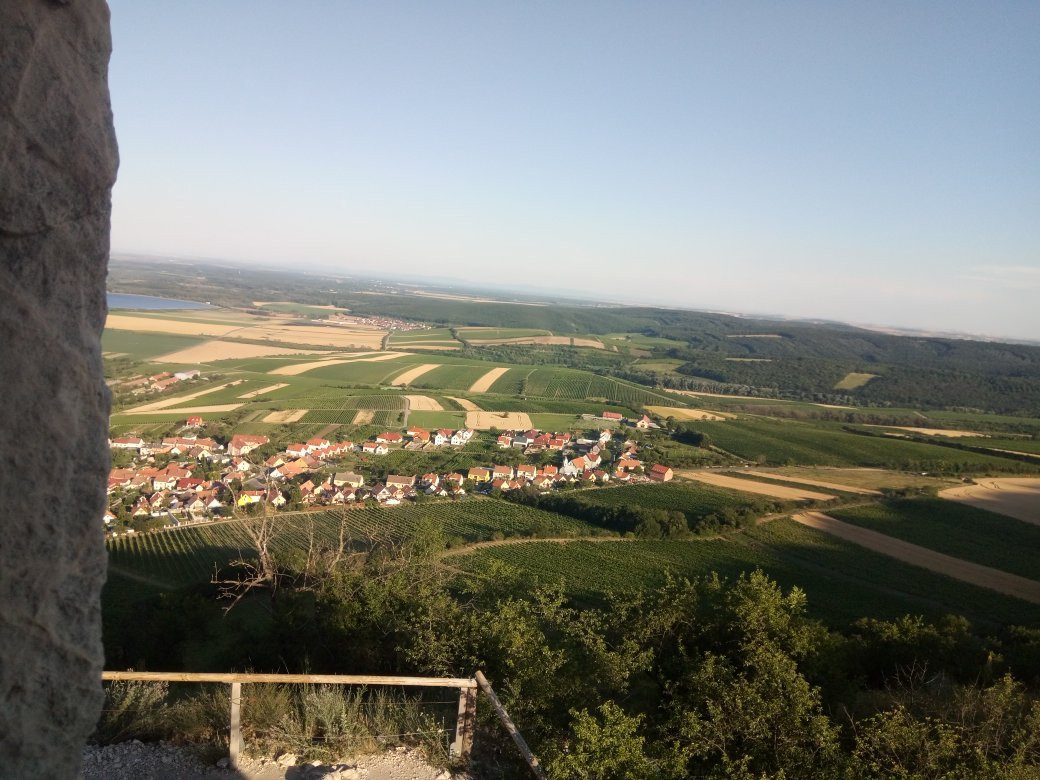 Zricenina Divci Hrad景点图片