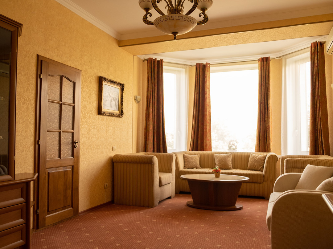 Diplomat Club Hotel主图