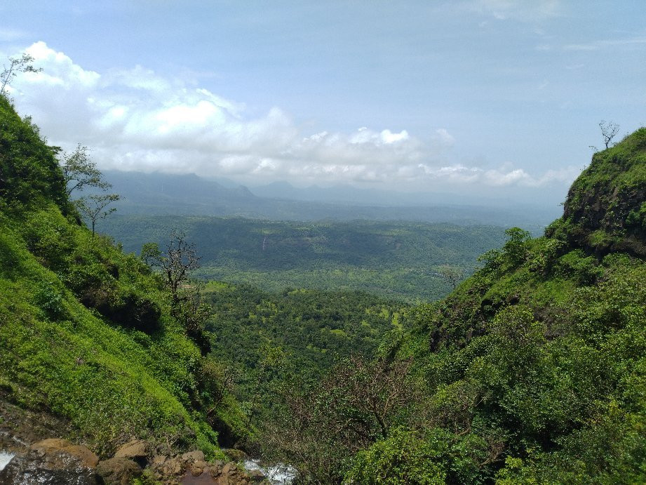 Madhe Ghat Water Fall景点图片