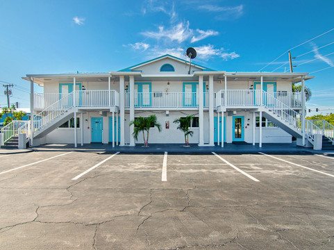 Iona酒店住宿-Latitude 26 Waterfront Resort And Marina