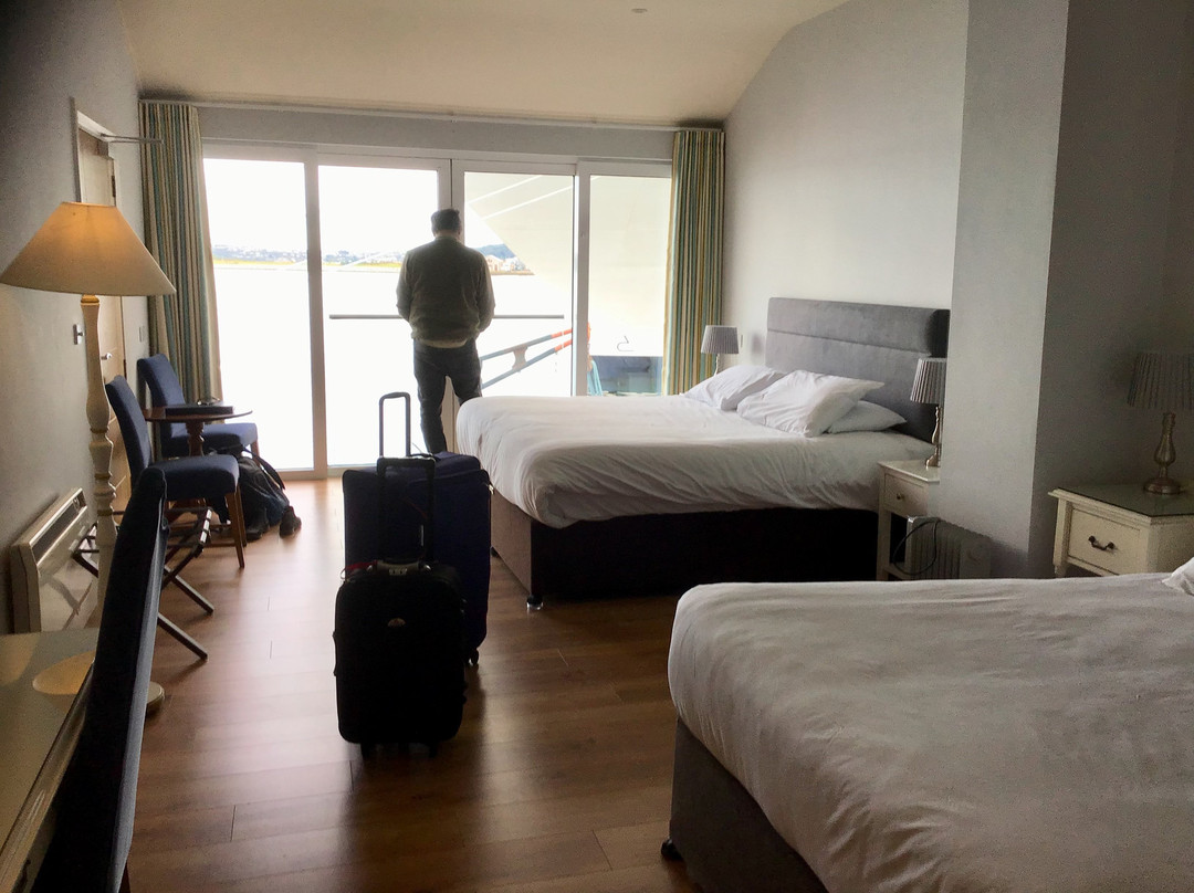 WatersEdge Hotel主图