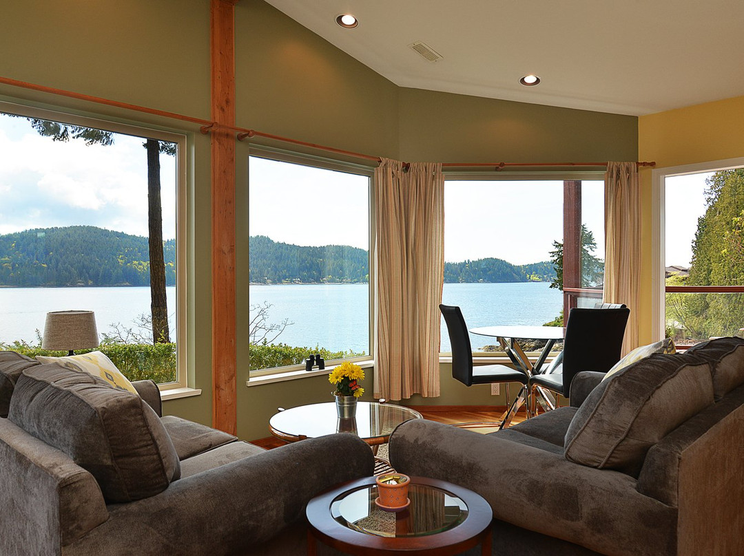 Soames Point Oceanfront Suite主图