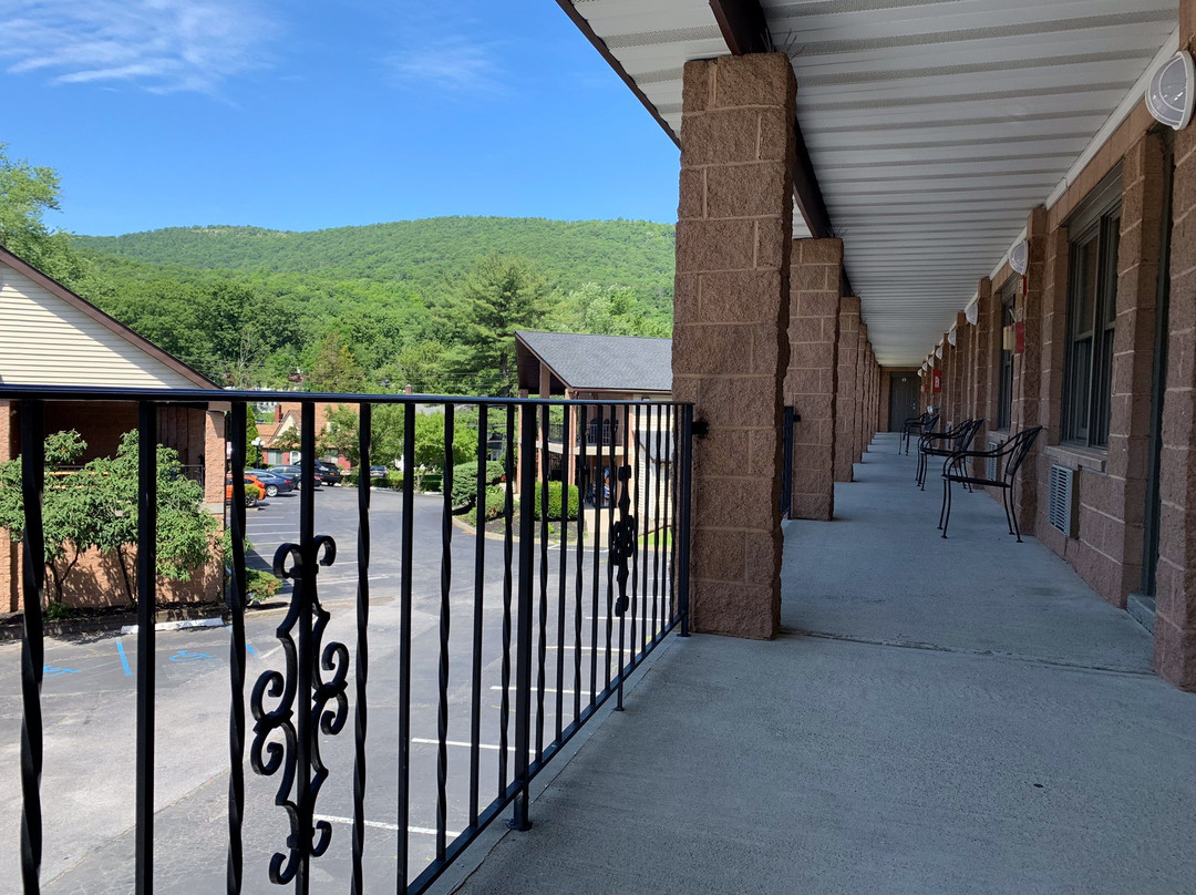 西点汽车旅馆主图