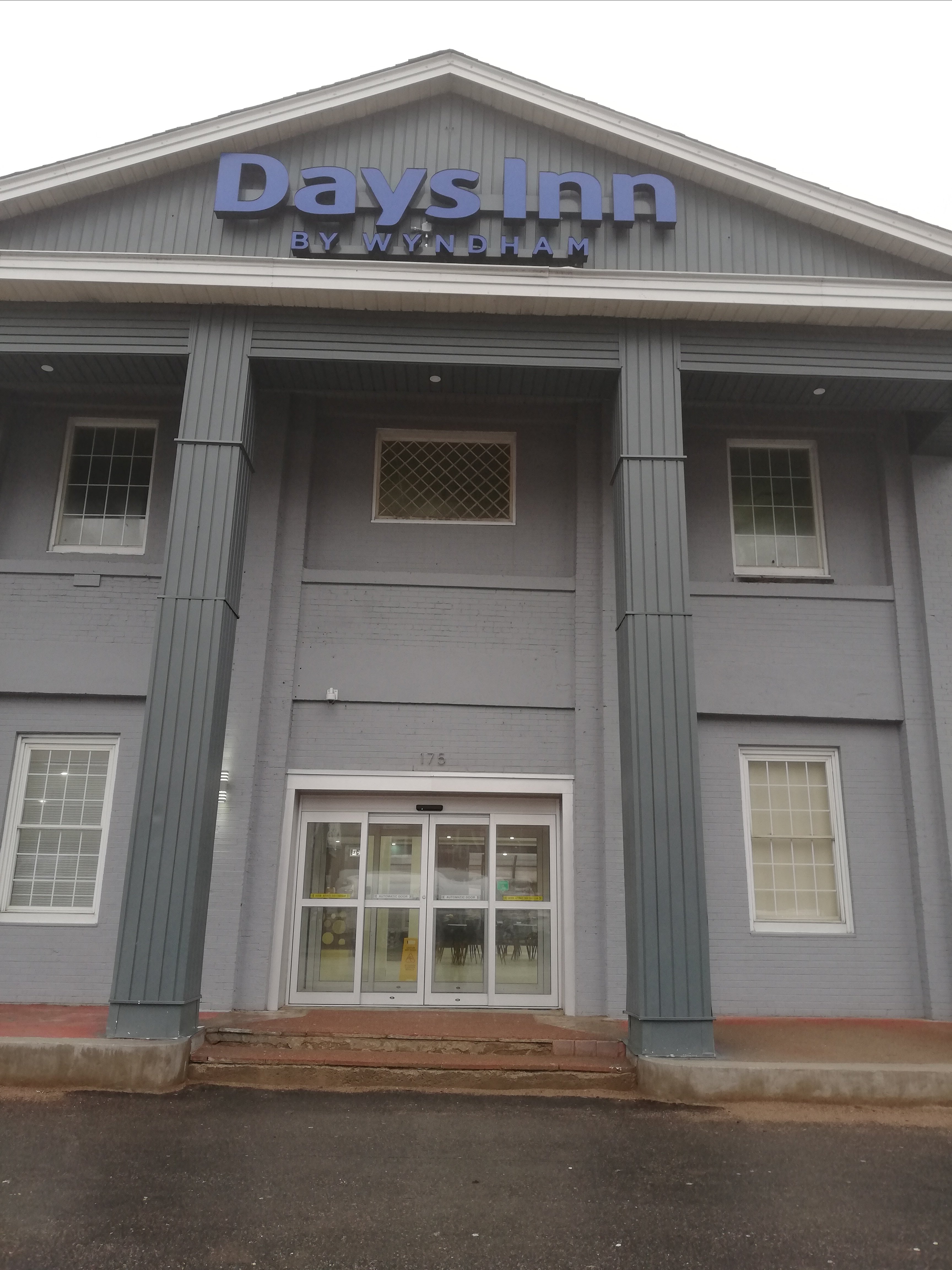 Days Inn by Wyndham Saint John New Brunswick-浴室