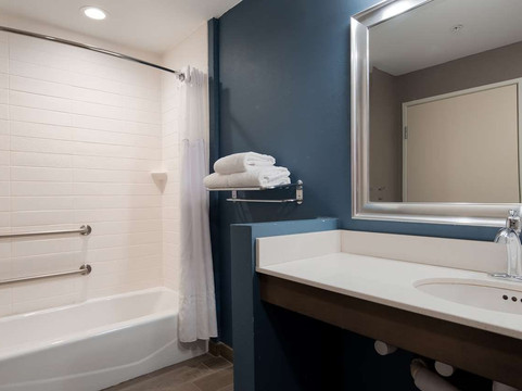 Best Western Plus Erie Inn & Suites主图