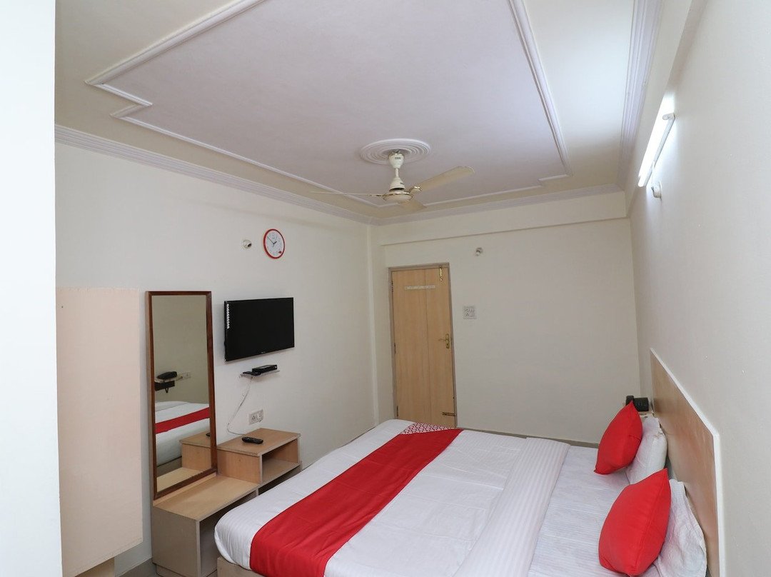 OYO 23694 Hotel Shikhar Palace主图
