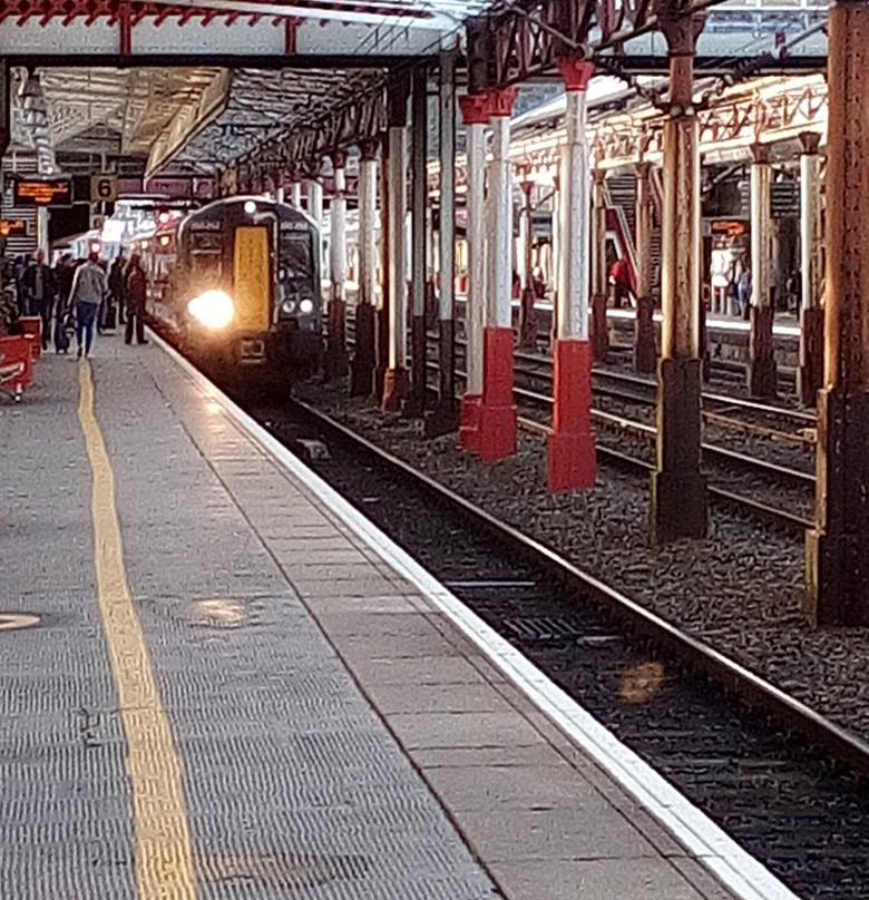 Crewe Railway Station景点图片