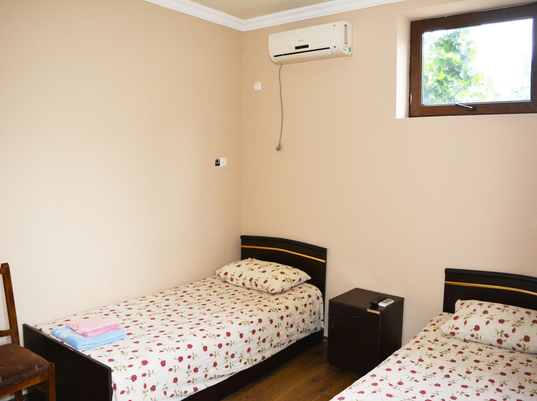 Hotel In The Middle of City主图