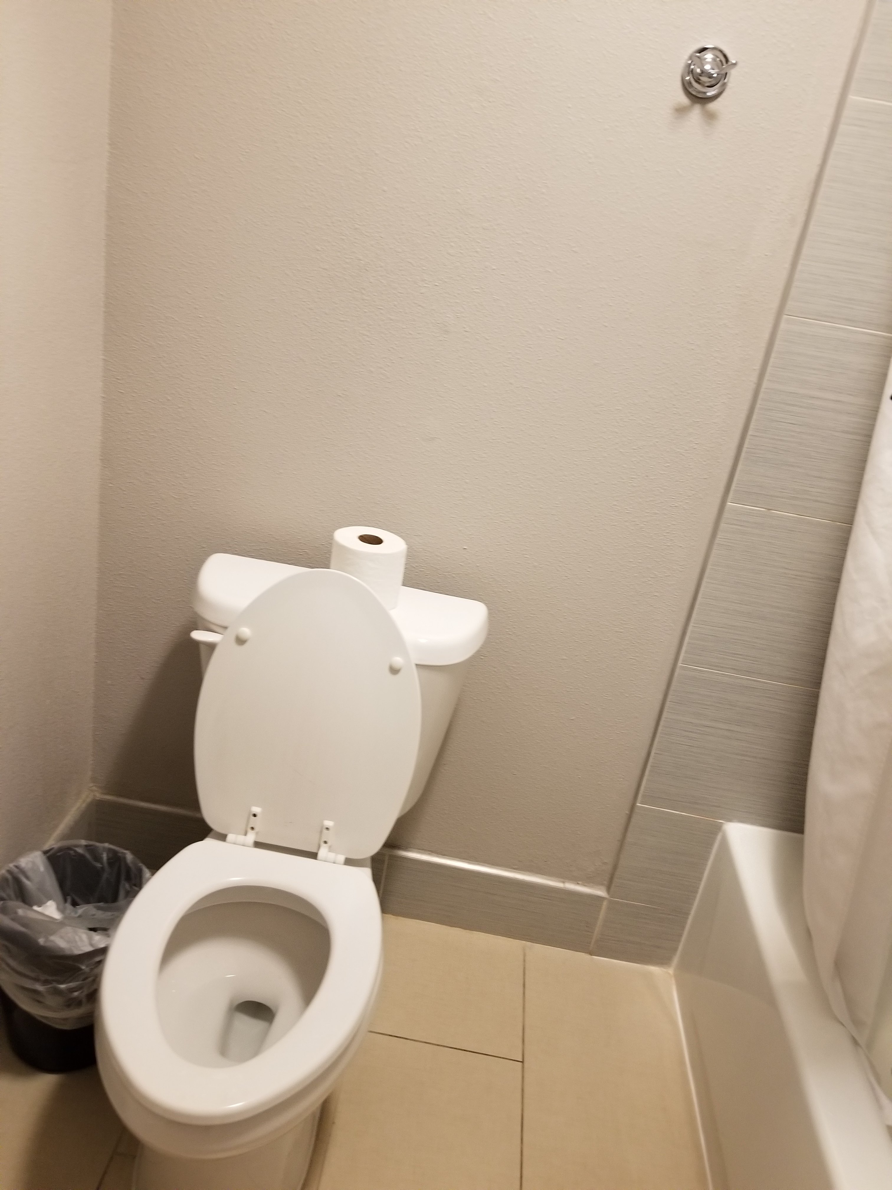 卡尔波利波莫纳拉金塔旅馆及套房酒店-浴室