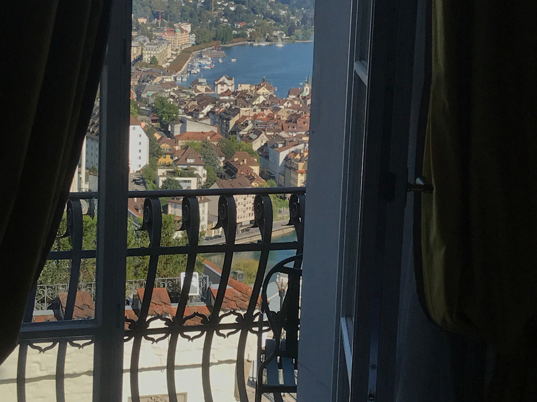 古奇城堡酒店主图