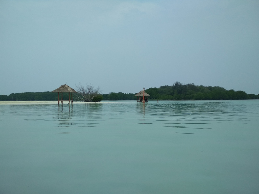 Pasir Perawan Beach景点图片