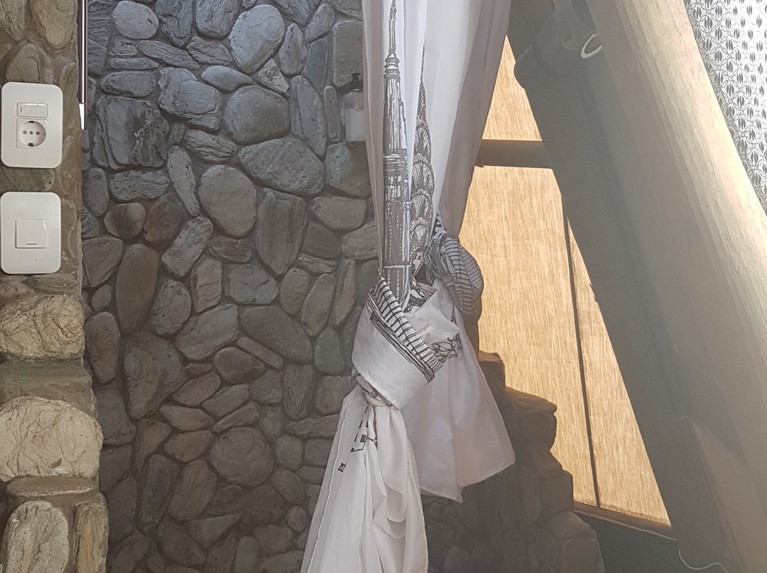 Farr Out Guesthouse主图