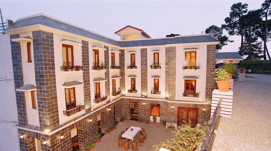 雪中太阳酒店主图