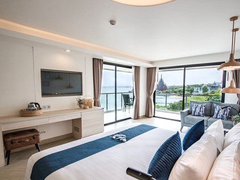 芭堤雅金色郁金香海滩度假酒店主图