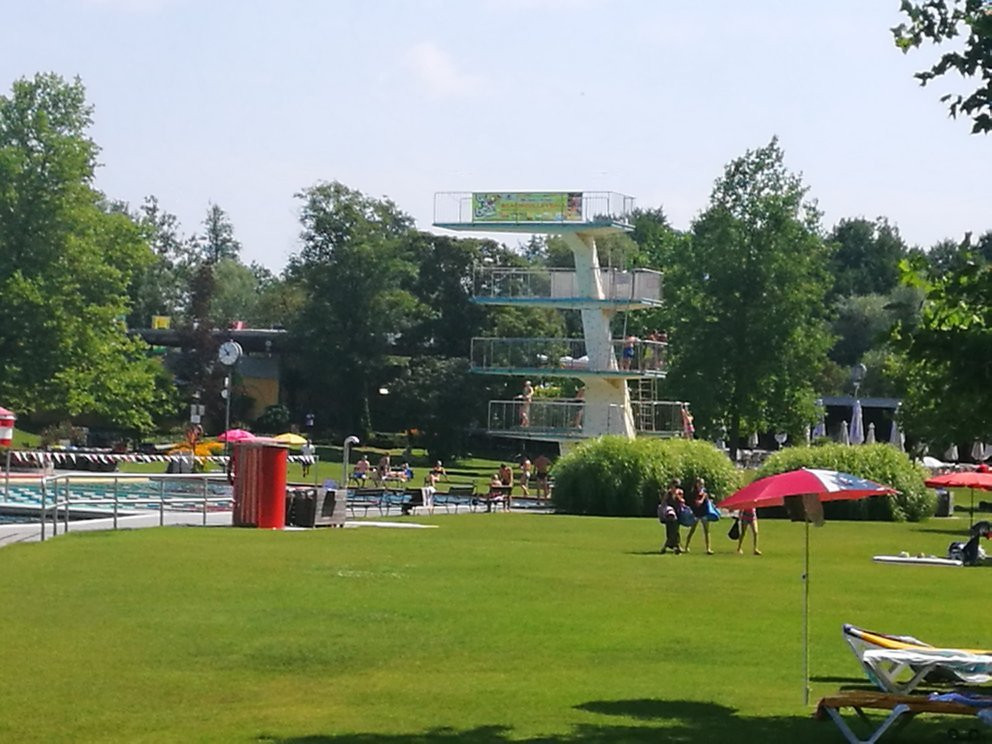 Freibad Fuerstenfeld-Furstenfeld必去景点
