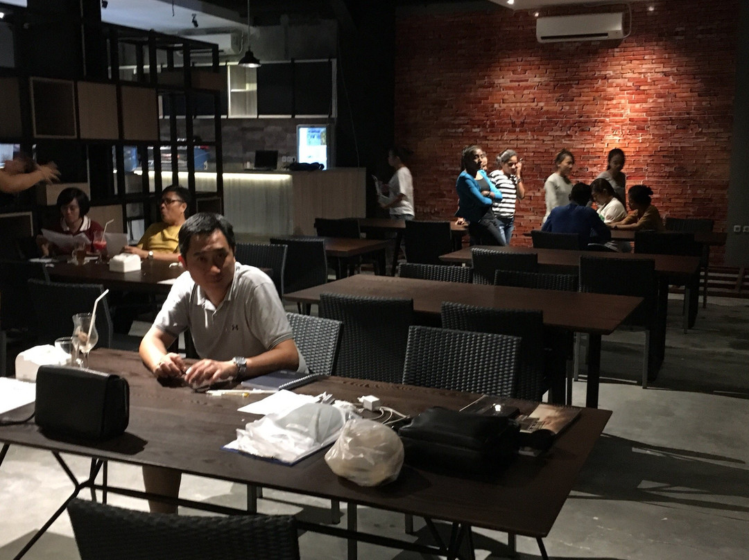 曼诺瓦里餐馆和美食-Blackhouse CafeBlackhouse Cafe & Resto