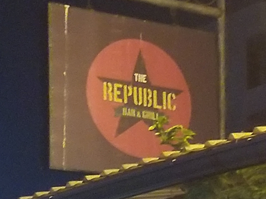 Republic Bar & Grill-阿克拉必去景点