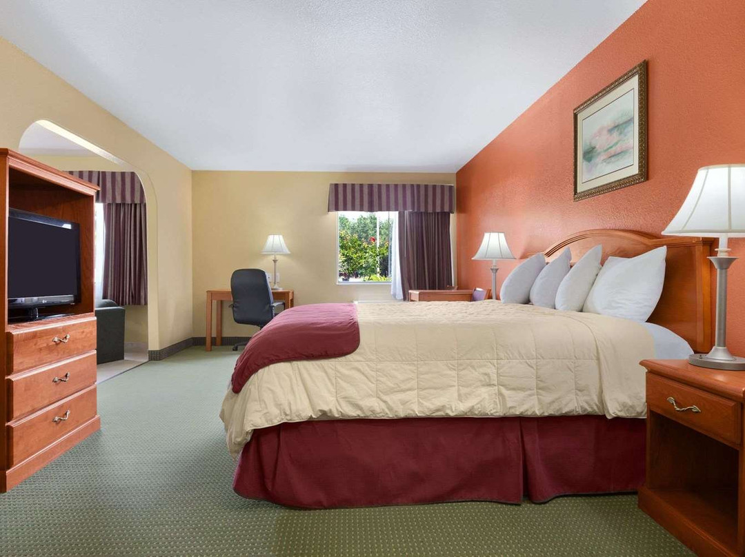 Days Inn by Wyndham Lumberton主图