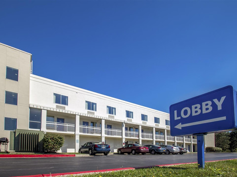 莫特尔6号布法罗机场汽车旅馆主图