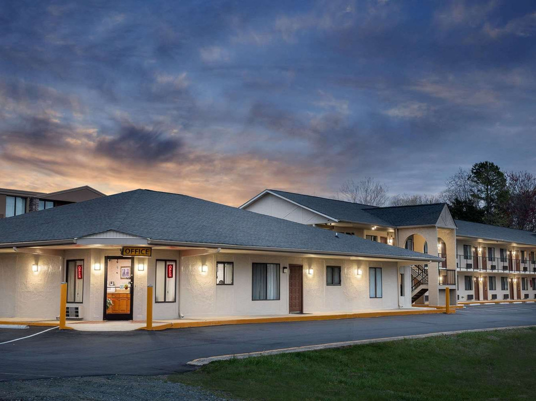 Super 8 by Wyndham Burlington NC主图