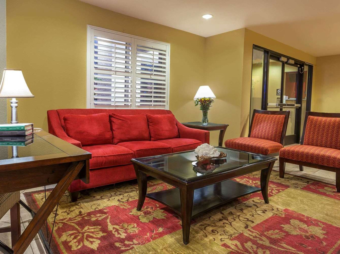 Super 8 by Wyndham Dixon/UC Davis主图