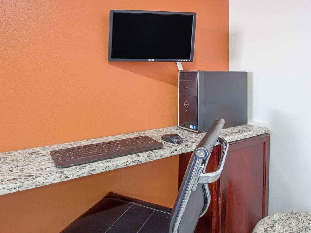 Super 8 by Wyndham Windsor/Madison North主图