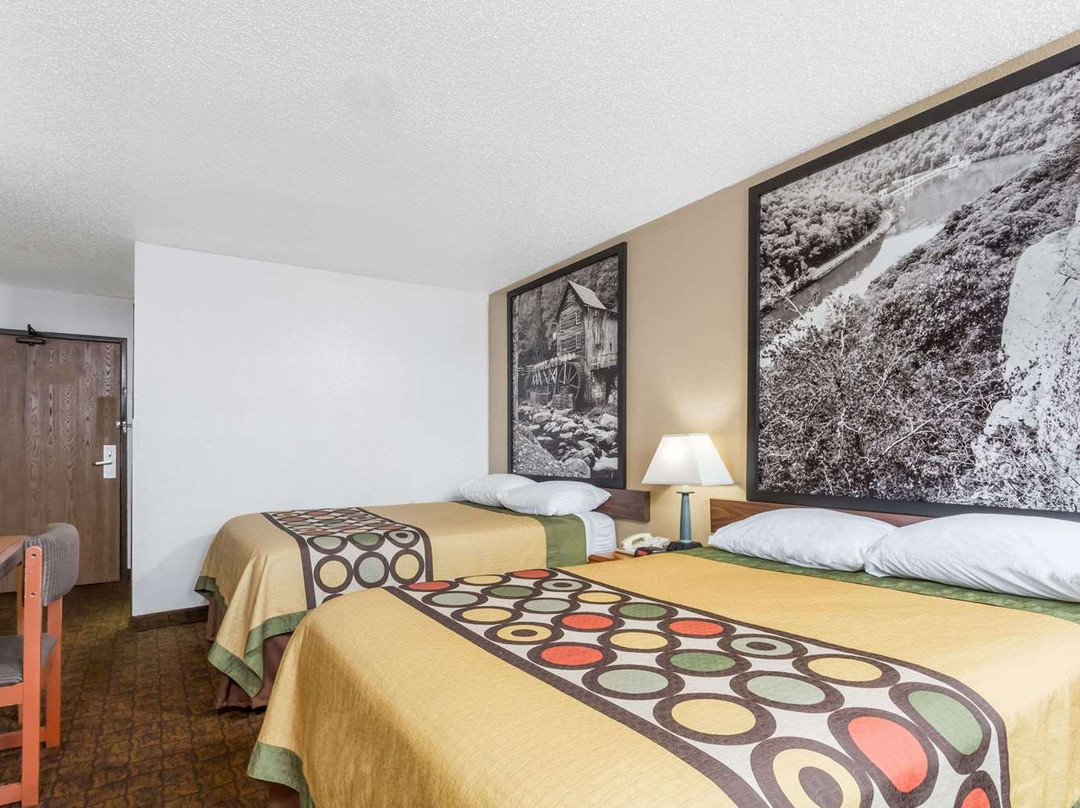 Super 8 by Wyndham Summersville主图