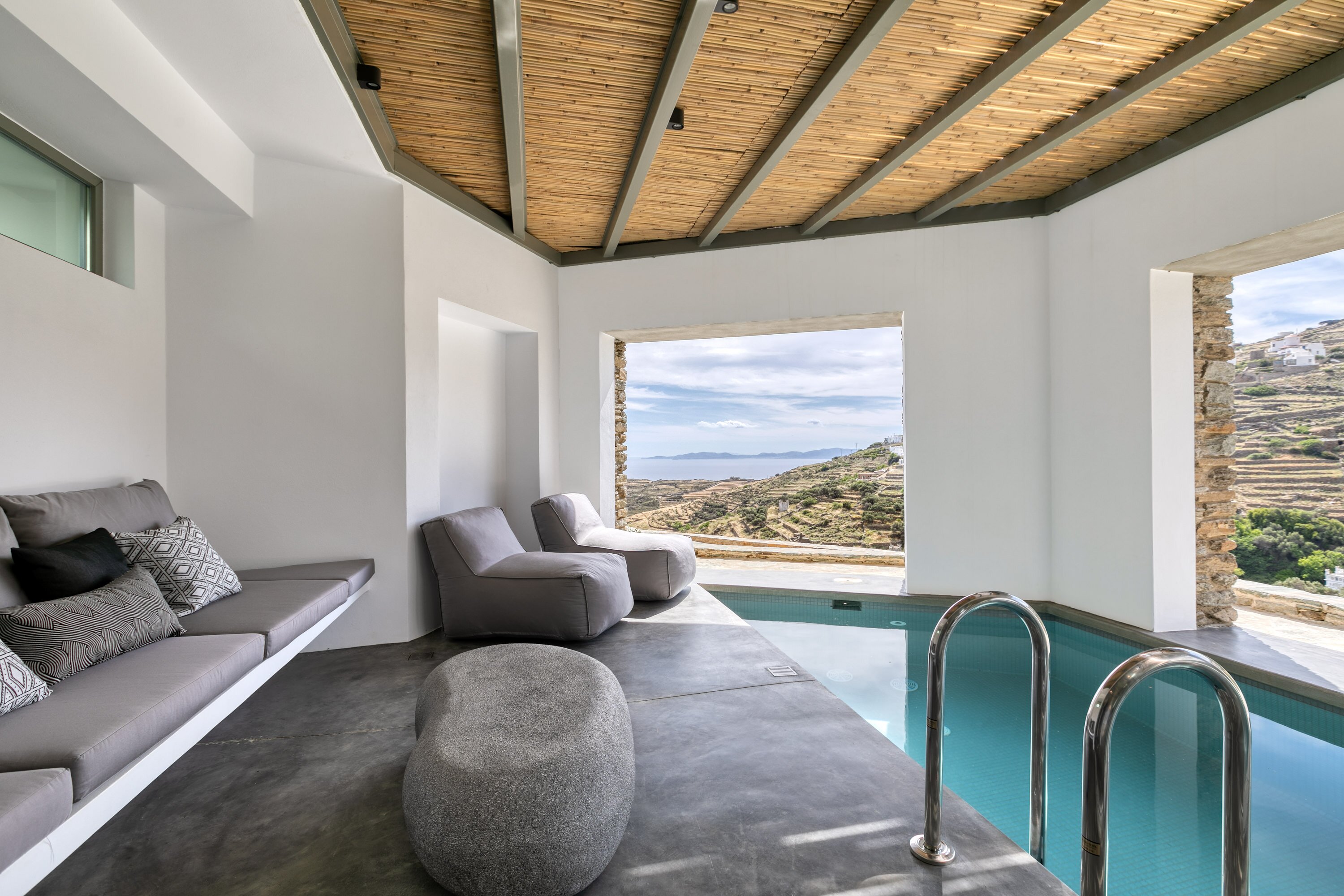 Tinos Dove Suites-泳池