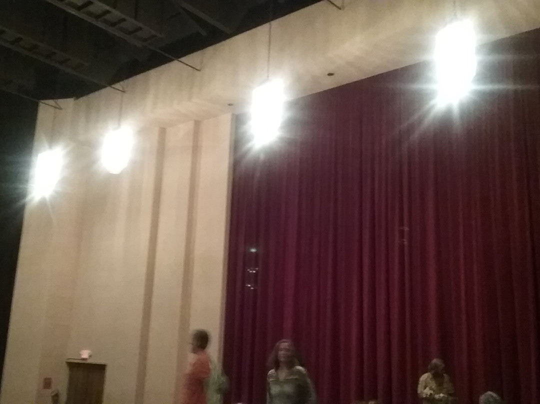 鲁卡希剧场-卡慕也拉必去景点