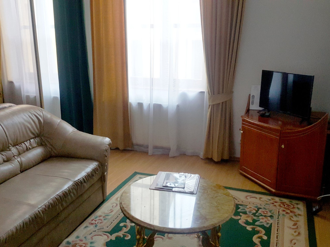 Bristol Hotel主图
