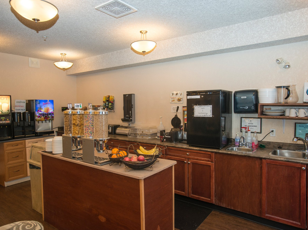 Lakeview Inns & Suites - Chetwynd主图