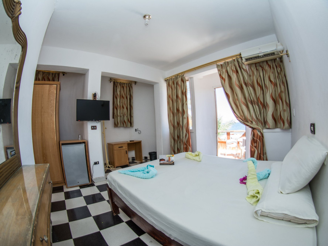 企鹅村达哈卜酒店主图