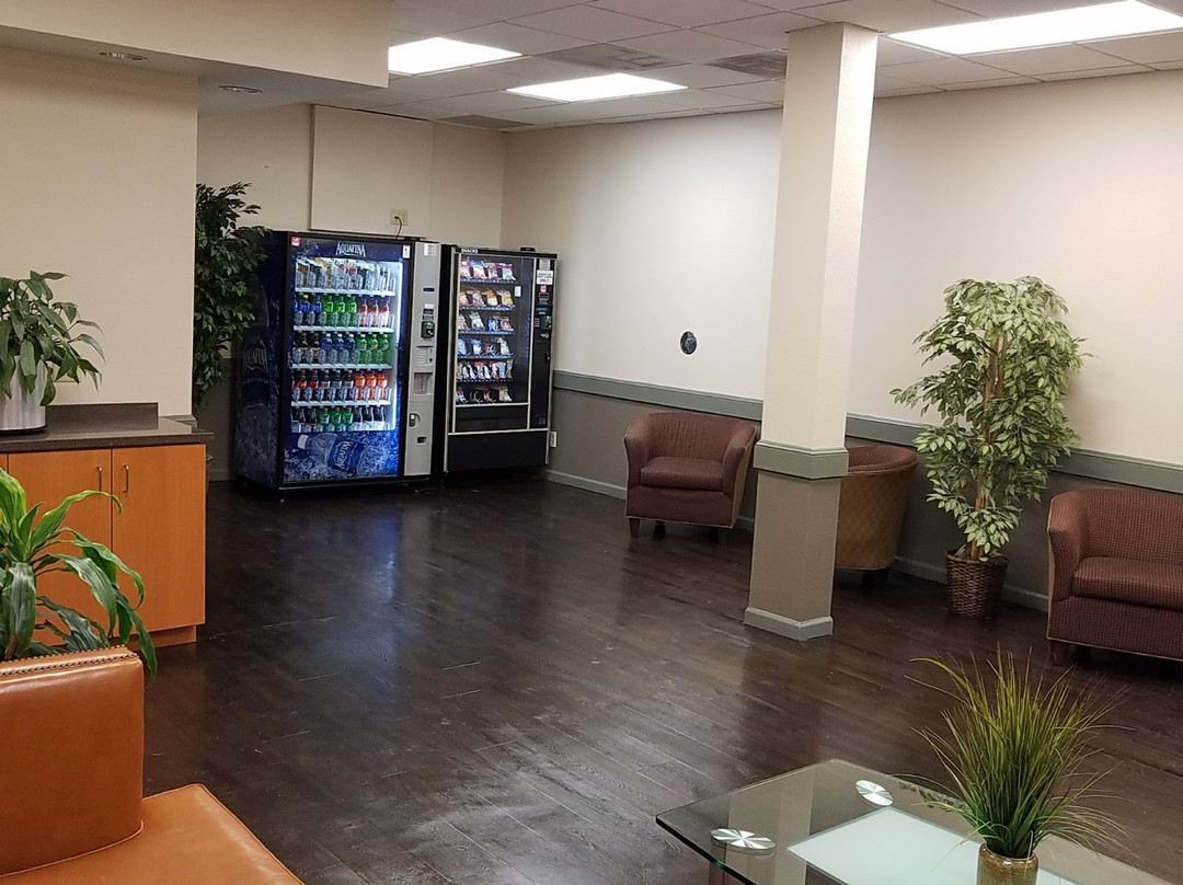 Ramada by Wyndham St. Louis Airport and Conference Center主图