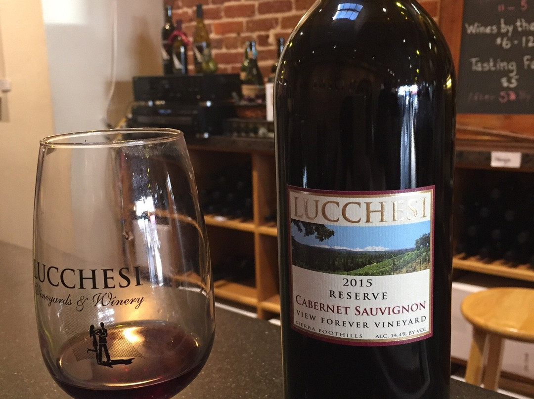Lucchesi Vineyards Tasting Room景点图片