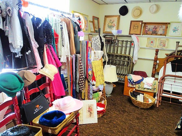 Anne's Antiques And Collectibles景点图片