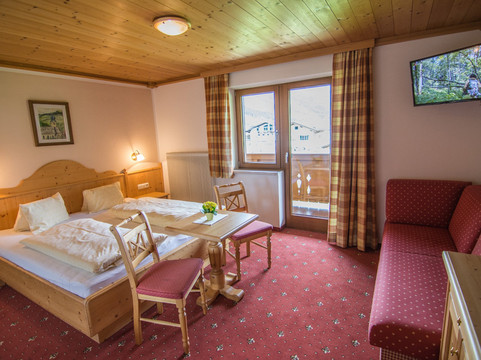 福鲁克斯佩森萨拉霍夫住宿加早餐旅馆主图