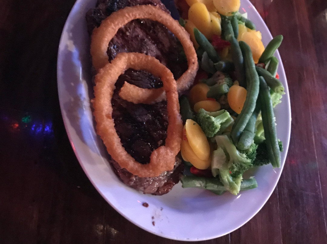 Hoops Sports & Spirits-奥本山必去景点