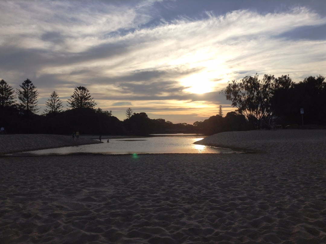 Moffat Beach景点图片