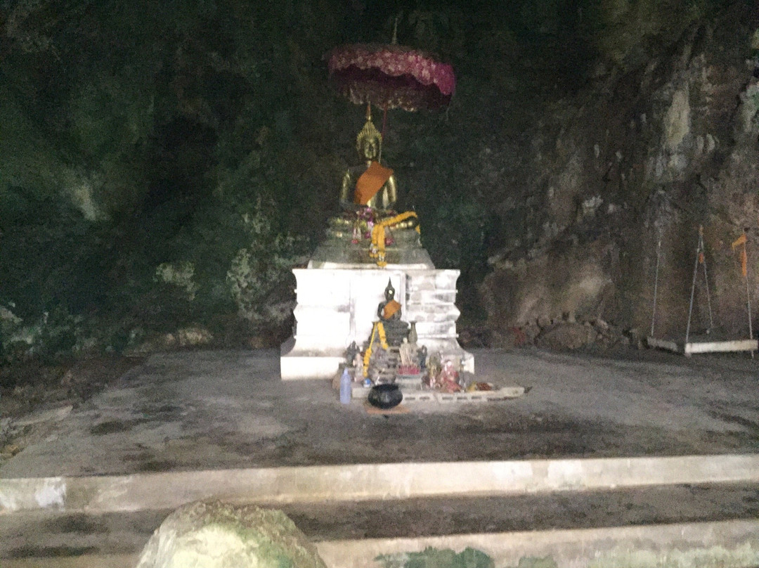 Tham Khao Plu Hot Spring景点图片